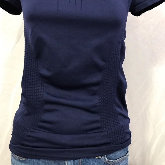 Athleta Trophy Tee Shirt Navy Color Sz small active wear short sleeve‎ - Picture 10 of 13